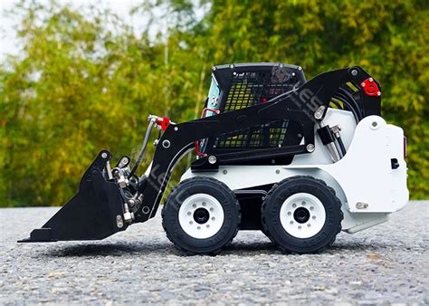 Liehberr 1/14 RC Bobcat Skid Steer Loader 